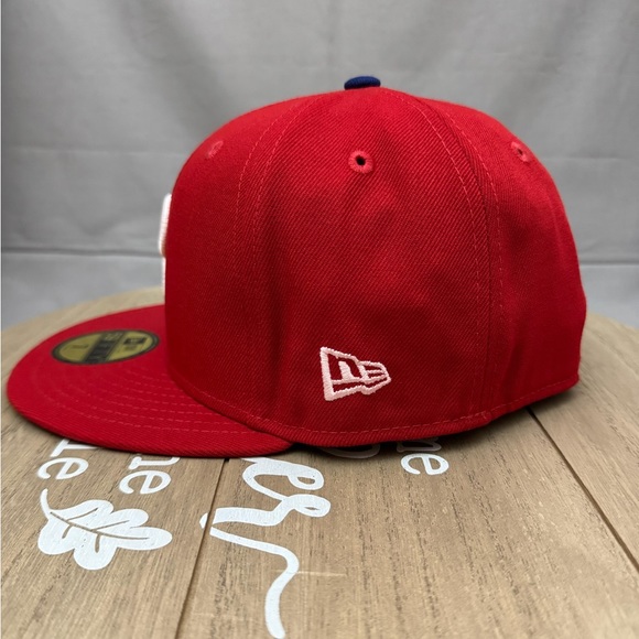New Era 59Fifty Philadelphia Phillies World Series 2022 Fitted Hat Red Men’s 7 - Picture 3 of 6